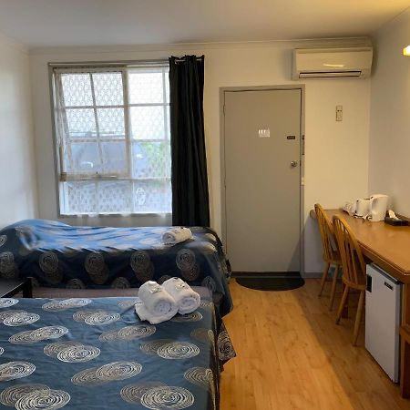 Beaconsfield Lodge Motel Bagian luar foto