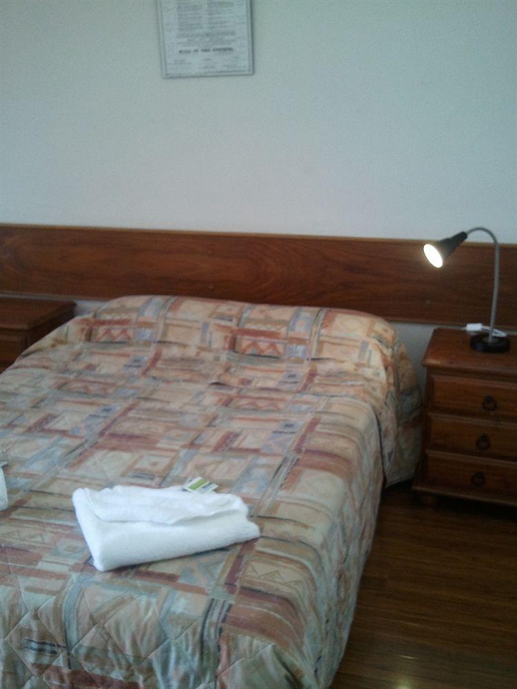 Beaconsfield Lodge Motel Bagian luar foto