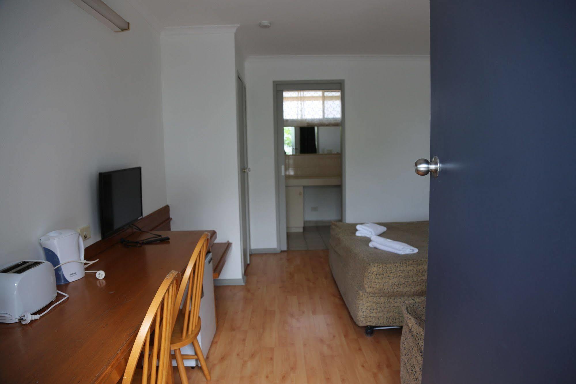 Beaconsfield Lodge Motel Bagian luar foto