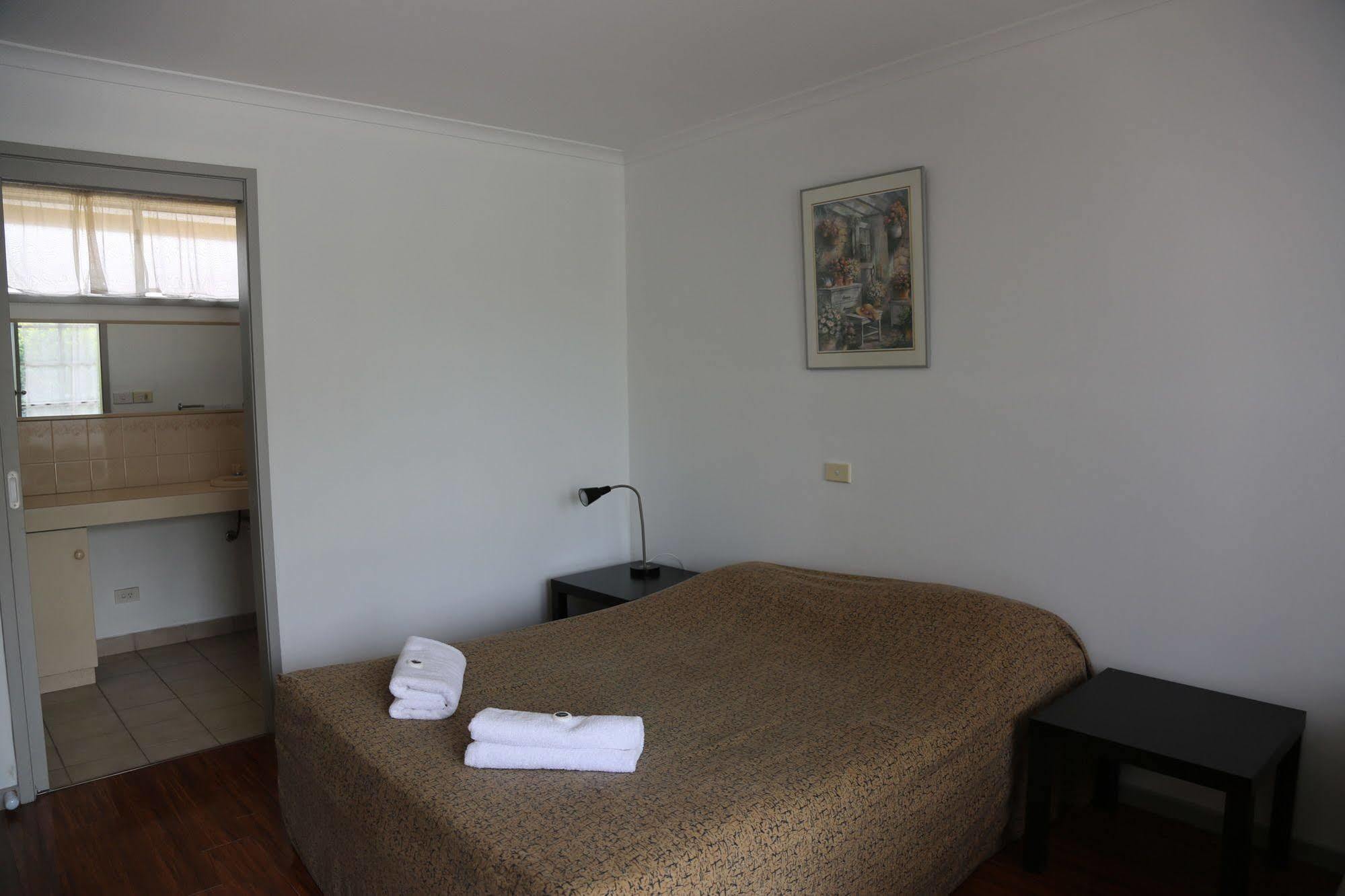 Beaconsfield Lodge Motel Bagian luar foto