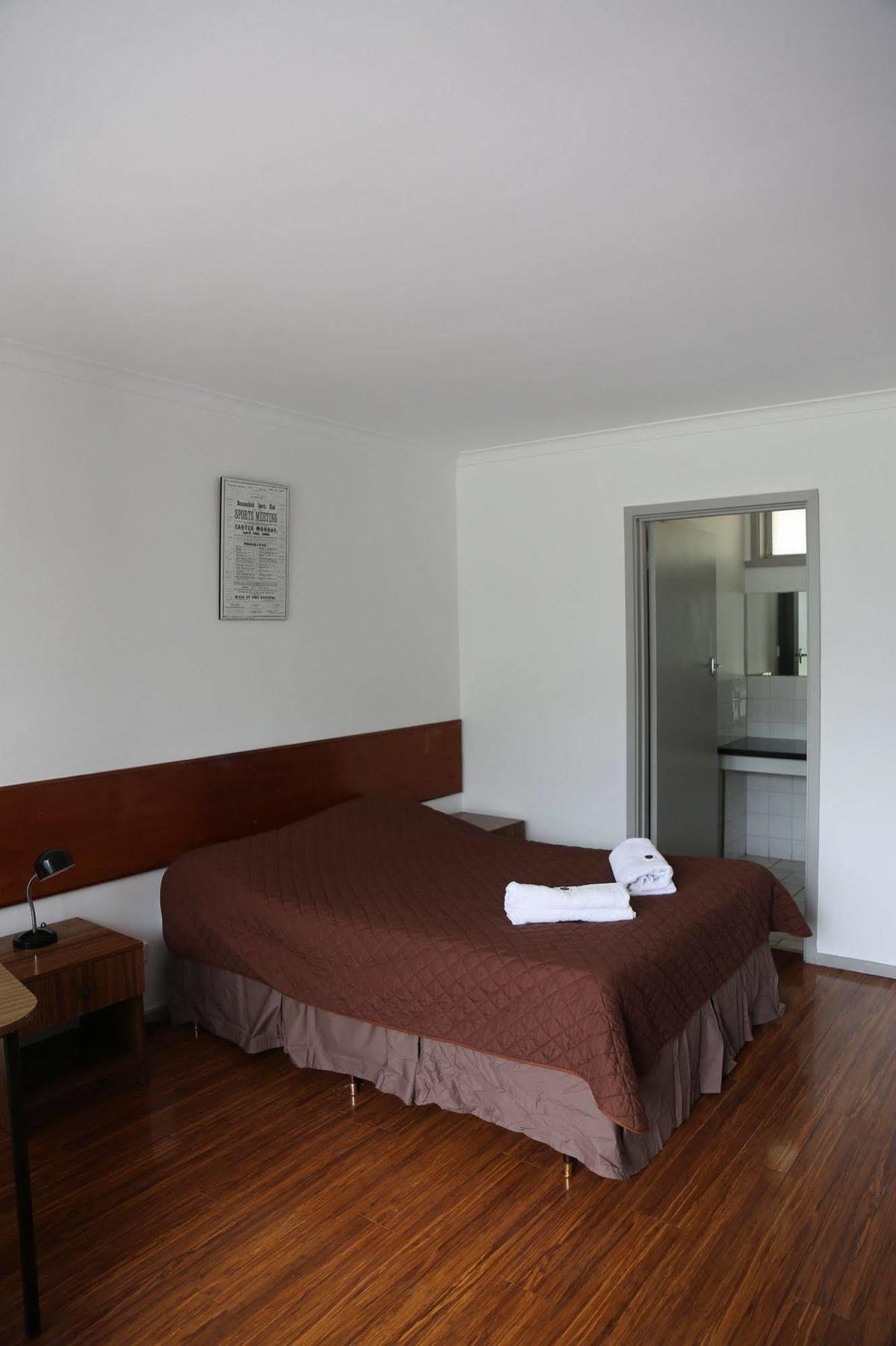 Beaconsfield Lodge Motel Bagian luar foto
