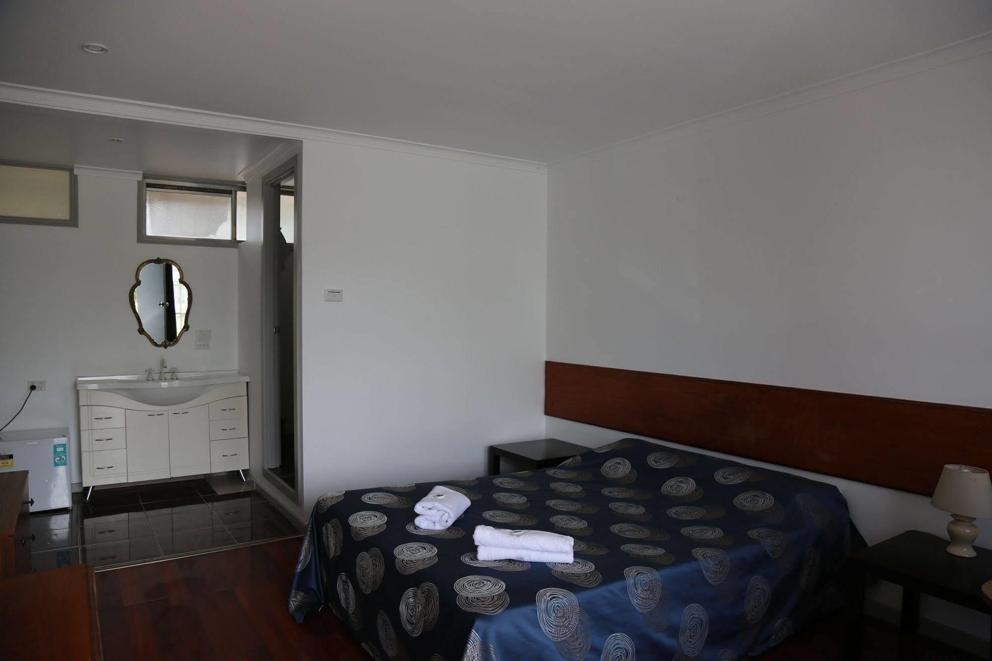 Beaconsfield Lodge Motel Bagian luar foto