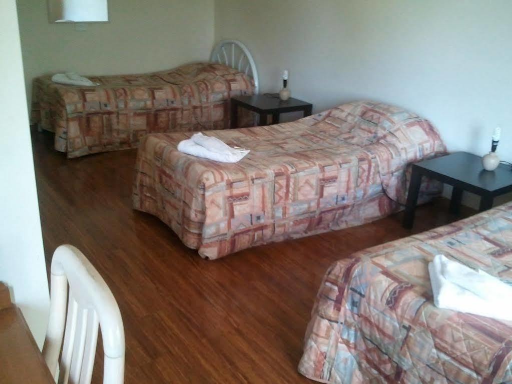 Beaconsfield Lodge Motel Bagian luar foto